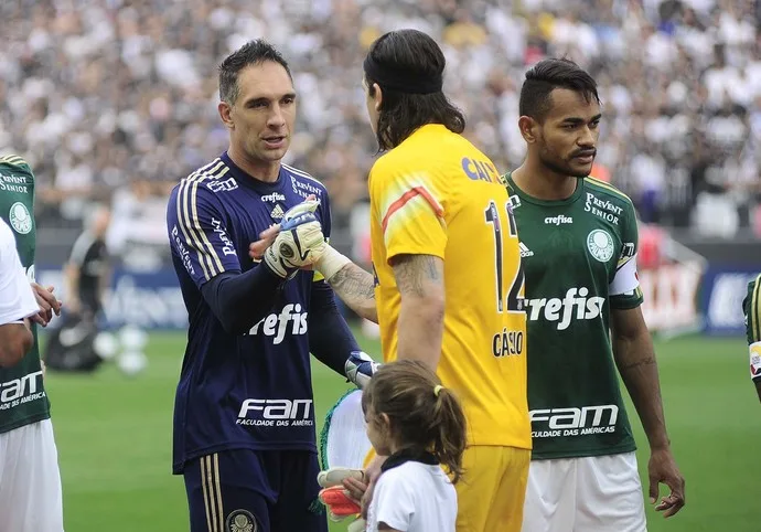 Prass pega dois pênaltis, Palmeiras vence o Timão e vai à final do Paulista