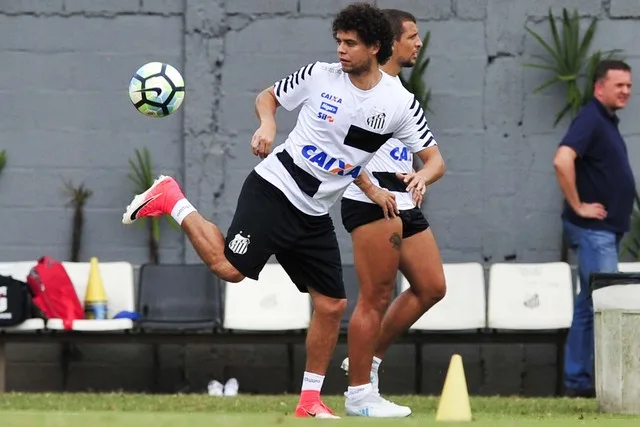 Victor Ferraz vê Corinthians favorito e diz que Santos vai jogar para frente no clássico