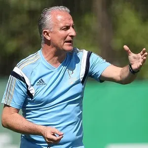 Dorival vê Palmeiras um passo atrás do Santos e diz que goleada ajuda rival