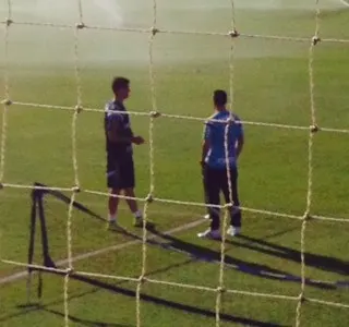 Leandro Almeida faz treino físico, e só reservas vão a campo na Academia