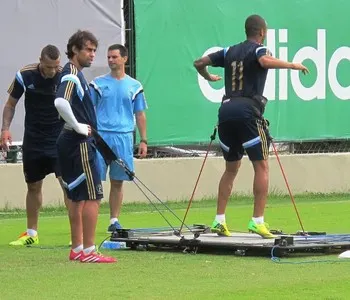 Palmeiras divide elenco em treinos específicos e Valdivia vai ao campo