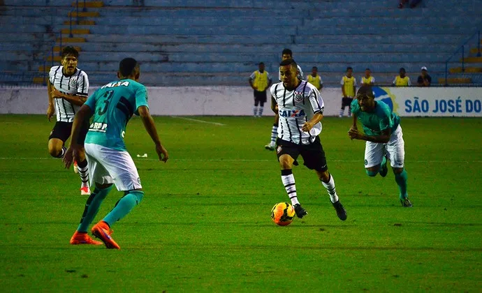 Corinthians e São Paulo disputam 4ªs do Paulista sub-20 em São José