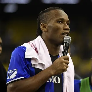 Oferecido por empresários, atacante Drogba é descartado pelo Corinthians