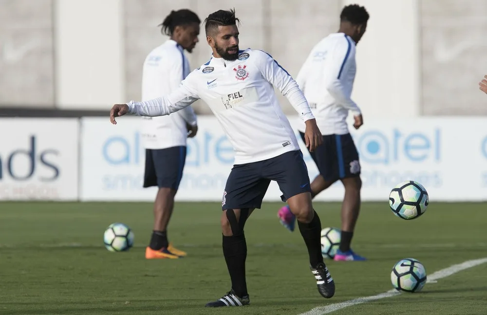 Guilherme não treina no Corinthians e aguarda definição sobre futuro