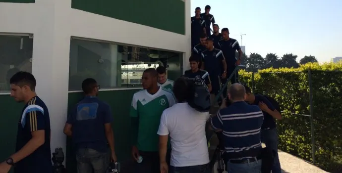 Palmeiras faz reunião e tem primeira atividade com bola da temporada