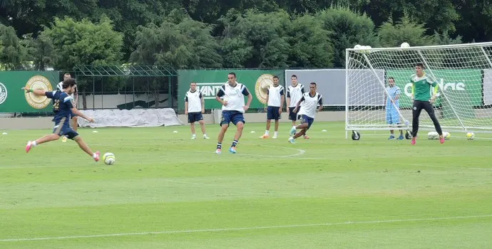 Com DM vazio, titulares do Palmeiras treinam na Academia de Futebol