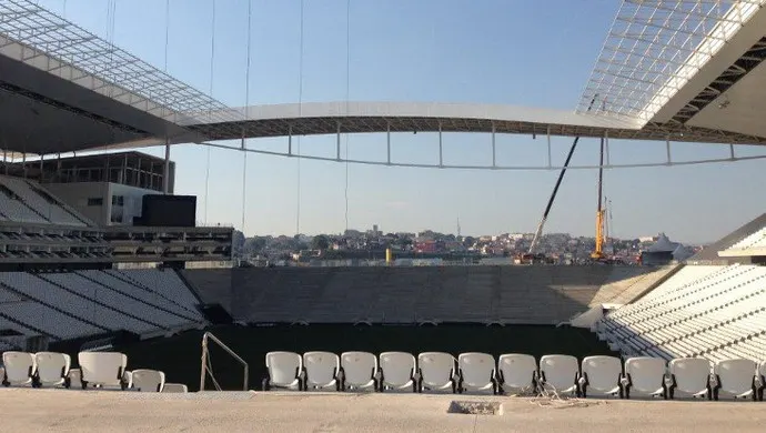 Corinthians encerra retirada de arquibancadas provisórias na Arena