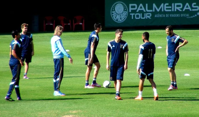 Gareca usa Lúcio, Josimar, Allione e Leandro no time titular do Verdão