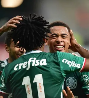 Zé Roberto elogia potencial de Gabriel Jesus 