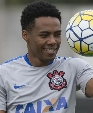 Fantasma chinês volta, e Elias pode ser o próximo a deixar o Corinthians