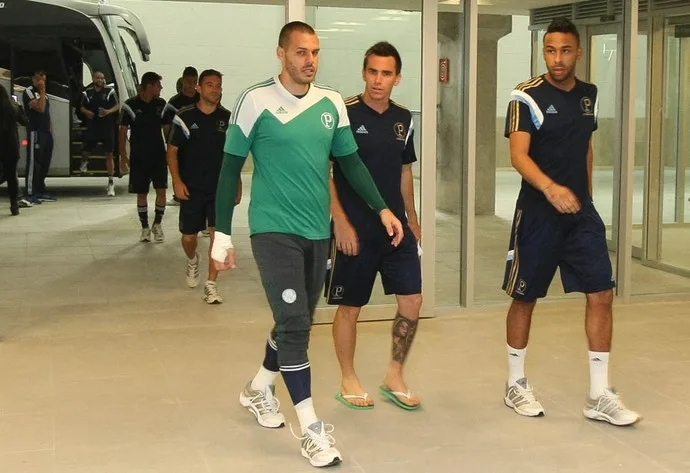 Quatro anos depois, Mouche volta ao Palestra e elogia: 