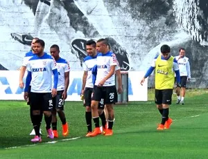 Com time desfalcado, reservas do Timão treinam no campo para decisão