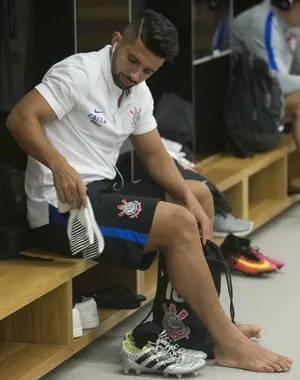 Guilherme volta a não treinar no Corinthians e é dúvida para clássico