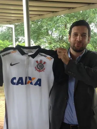 Corinthians anuncia patrocínio e quer camisa mais valiosa: R$ 60 milhões