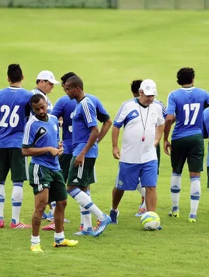 Valdivia, Wesley e Bruno César não treinam no gramado no Palmeiras