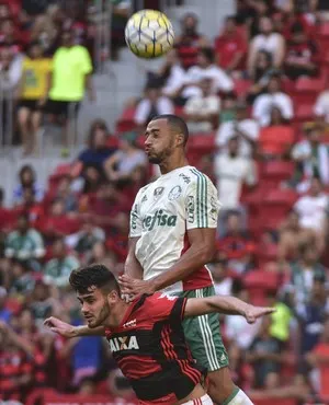 Na disputa entre Fla e Palmeiras, Lino vê time rubro-negro mais instável