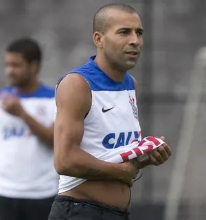 Perto do Botafogo, Sheik é liberado de treino no Corinthians