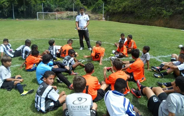 [OFF] Eric Faria diz que êxodo de jovens  é precoce, e internautas concordam