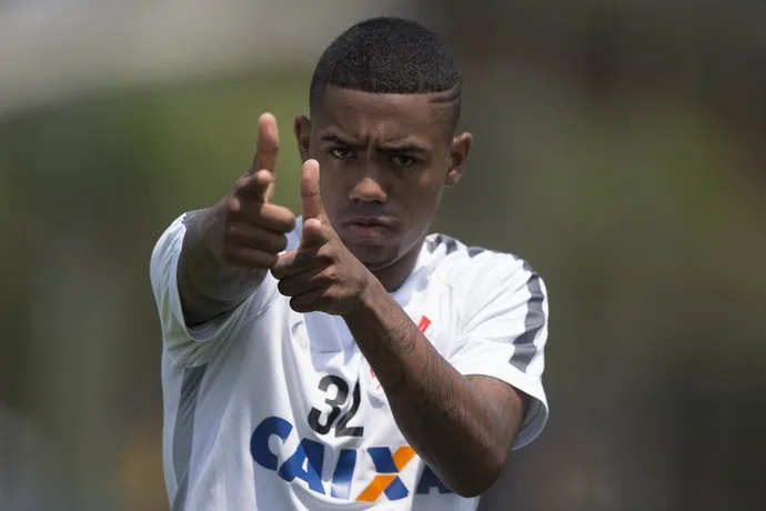 Jornal: Benfica prepara oferta para tentar levar Malcom em janeiro