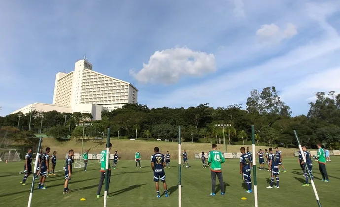 No refúgio, Verdão se concentra em reviravolta para ir do inferno ao céu