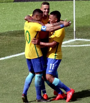 Gabriel Jesus e Luan se reveem após ouro olímpico