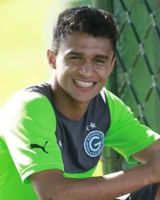 Palmeiras oficializa contratação do atacante Erik, do Goiás