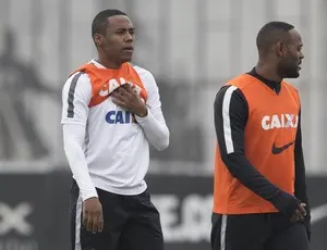 Venda de jogadores do Corinthians vai reforçar caixa do Palmeiras