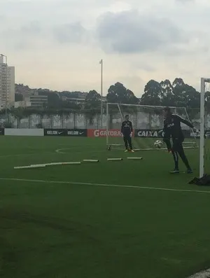 Recuperado, Cássio volta em treino inovador para goleiros do Corinthians