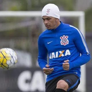 Longe do gol e da Olimpíada, Luciano vive jejum no Corinthians