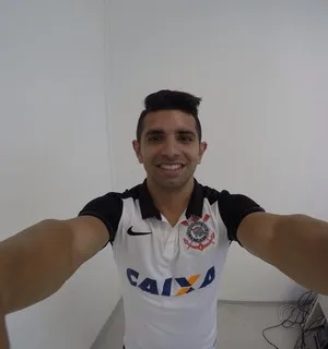 Guilherme assina com o Corinthians e diz estar 'no topo do futebol brasileiro'