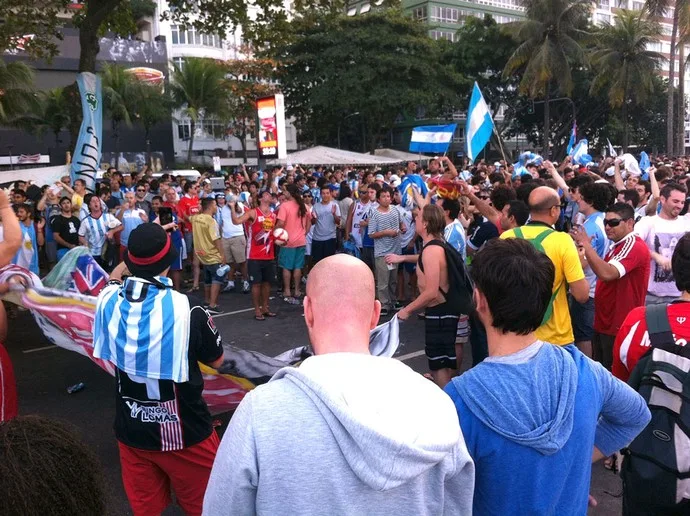 [OFF] Legado da Copa: torcidas adaptam músicas para provocar e homenagear