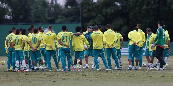 Palmeiras faz treino tático fechado; Prass melhora e foca parte física