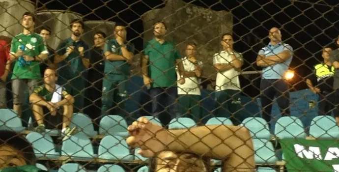 Diretor de futebol do Palmeiras vê jogo contra o Tucumán da arquibancada