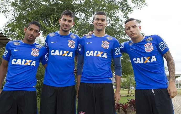 Quatro titulares da base: Corinthians iguala sua maior marca na década