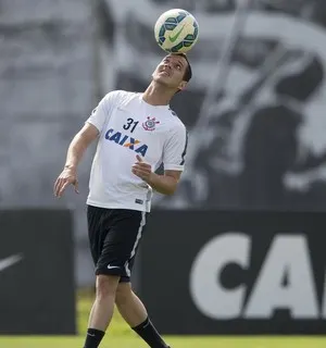 Rodriguinho volta a treinar, e Tite abre disputa no meio-campo do Corinthians