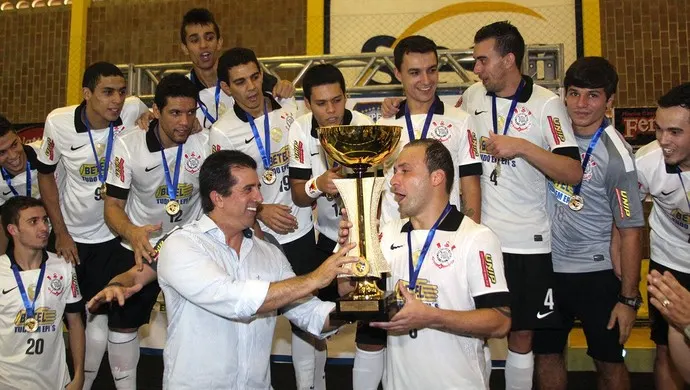 De forma invicta, time do Corinthians é campeão da Taça Brasil de Futsal