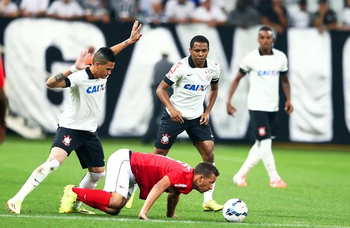 Elias quer união perfeita com a Fiel na Arena: 