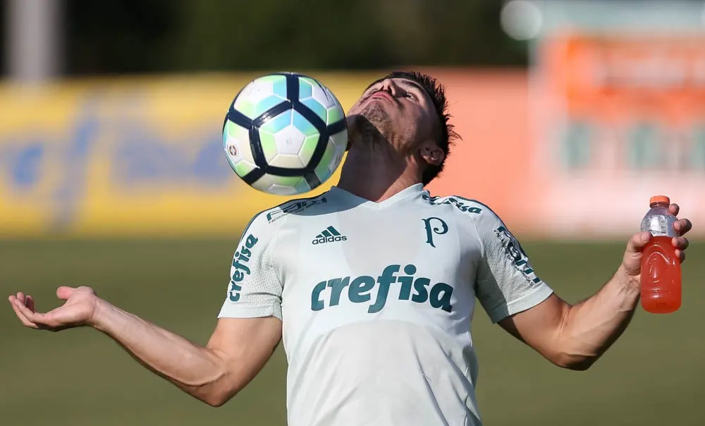  Willian minimiza jejum de 15 anos do Palmeiras no Morumbi: 'Nem sabia'