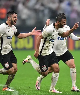 Análise: paciência prevalece sobre má pontaria e leva Corinthians ao triunfo