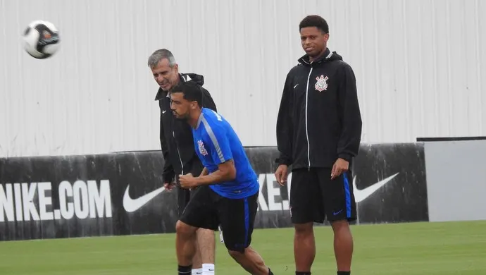 Tite espera até sábado para definir Corinthians que enfrenta o Botafogo