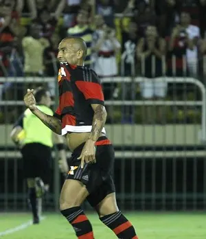 Atacantes de Palmeiras e Flamengo são protagonistas em lance mais belo