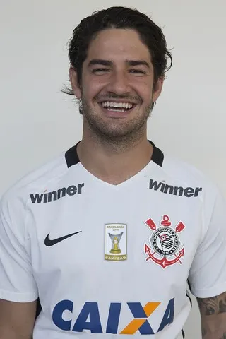 Sorridente, Pato posa para foto oficial com uniforme do Corinthians