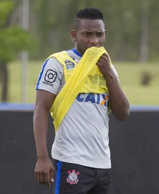 Afastado, Willians é liberado pelo Corinthians e se despede nas redes