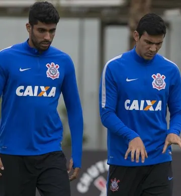 Titulares não agradam, e Corinthians procura mais reforços para a defesa