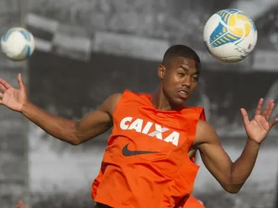 Perto de renovar, Malcom comemora: 