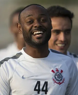 Vagner Love revela que Timão pensa em dar volta olímpica contra Coritiba