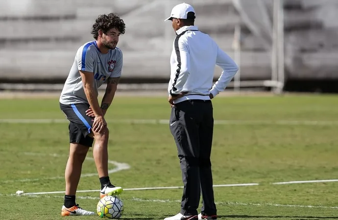 Veja como Pato pode ser escalado na volta ao Corinthians