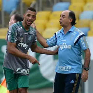 Sem Jackson, Palmeiras busca ajustes na zaga e aprova soluções caseiras