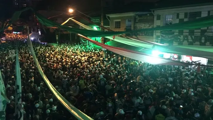 Rojões, jogo no celular e festa: o título do Palmeiras na Rua Palestra Italia