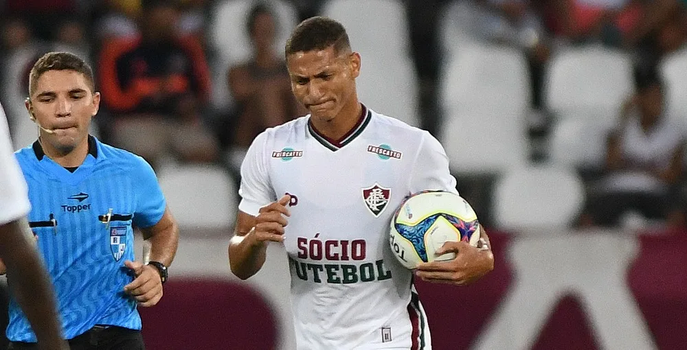 Adversário do flu neste sábado, Cuca pede para não falar sobre interesse em Richarlison